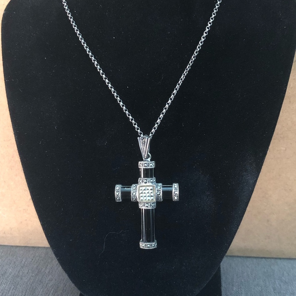 Vintage 925 Sterling Silver Marcasite Onyx Ornate Cross Pendant & 20" Necklace